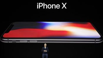 Apple назвала цены на iPhone 8 и iPhone X в России‍